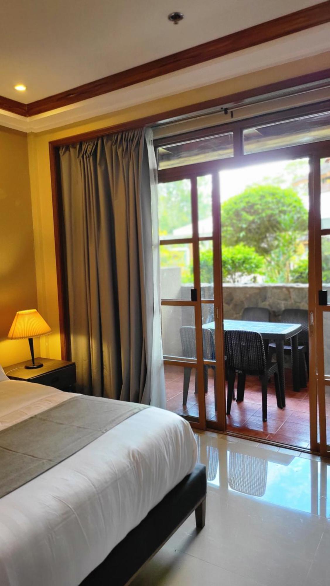 Charming Garden View,Privately Owned Deluxe Room At The Manor By Mist And Pine Багио Экстерьер фото